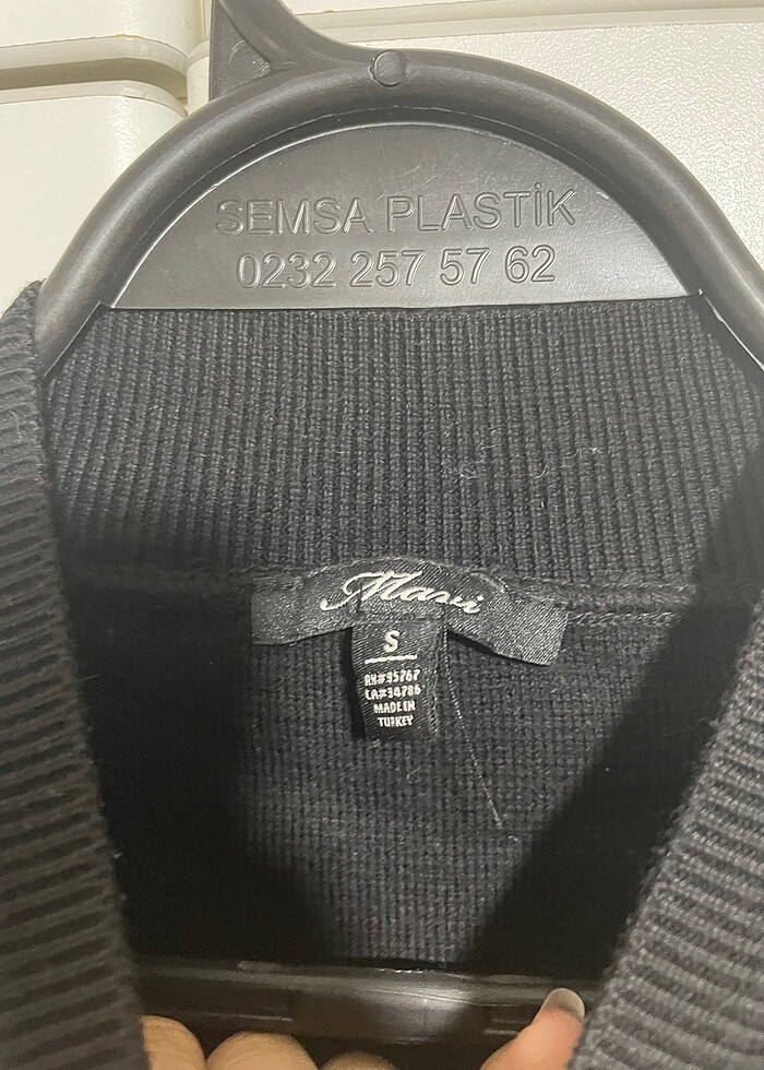 Mavi marka siyah kazak - Görsel 4