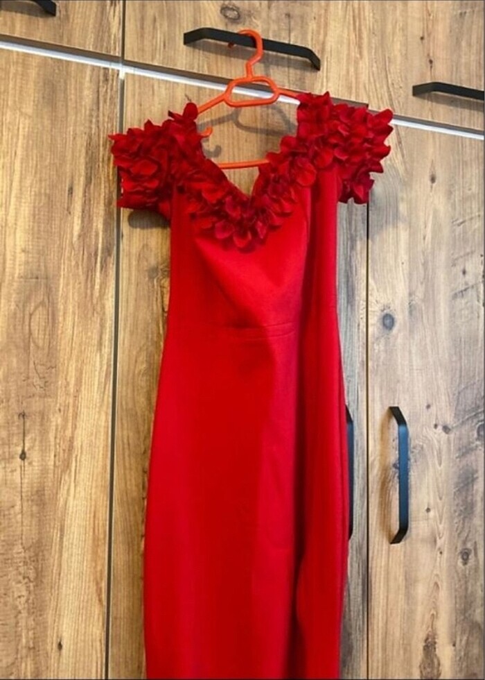 Kırmızı abiye - Görsel 3