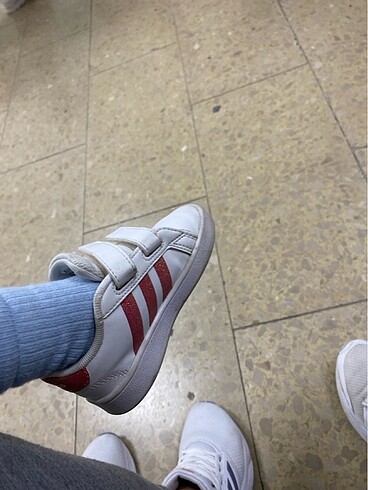 23 Beden beyaz Renk Orjinal adidas spor