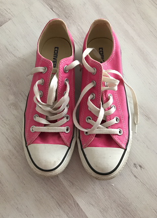 Converse pink