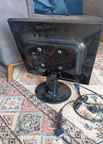 Siyah LG Monitör 19.5 inç temiz sorunsuz tamirsiz - Görsel 5