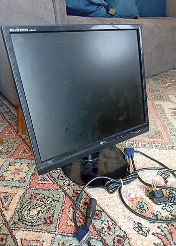 Siyah LG Monitör 19.5 inç temiz sorunsuz tamirsiz - Görsel 9