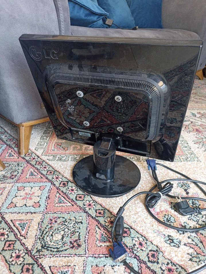 Siyah LG Monitör 19.5 inç temiz sorunsuz tamirsiz - Görsel 5