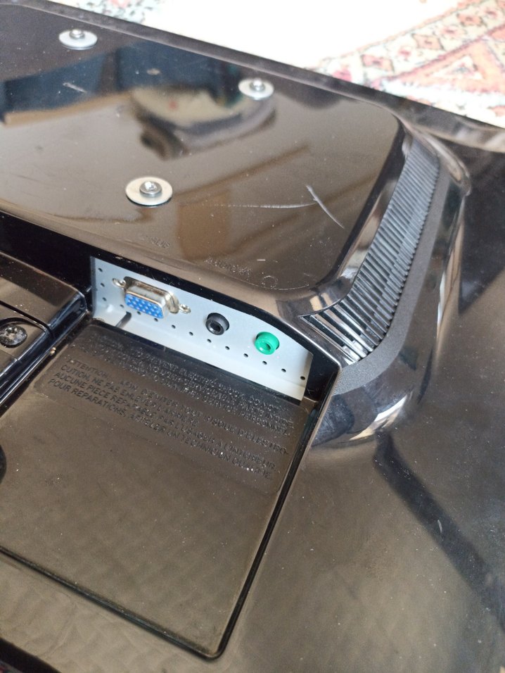 Siyah LG Monitör 19.5 inç temiz sorunsuz tamirsiz - Görsel 3