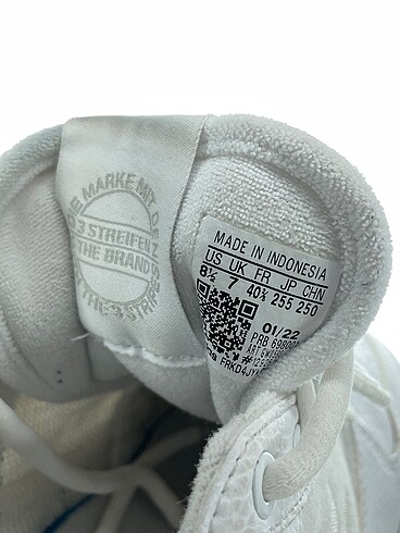 40 Beden beyaz Renk Adidas Spor Ayakkabı %70 İndirimli.