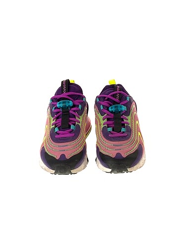 41 Beden Nike Spor Ayakkabı %70 İndirimli.