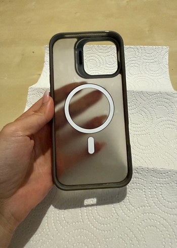 İPhone 16 Pro Max Düğmeli Gri Sokak Stili Telefon Kılıfı - Görsel 4