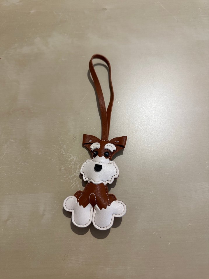 Kahverengi Püsküllü Kadın Charm - Görsel 2