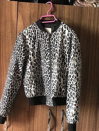 Batik Kısa Siyah Beyaz Leopar Mont