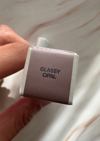  Beden Haus Labs Glassy Highlighter Balm