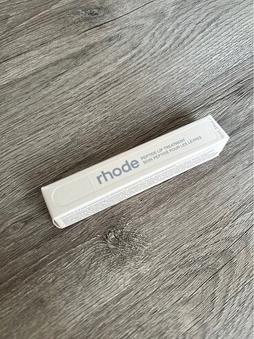 Rhode Peptide Lip Treatment Caramel