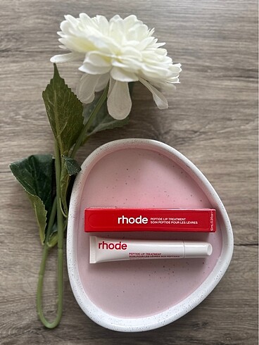 Rhode Peptide Lip Treatment Strawberry