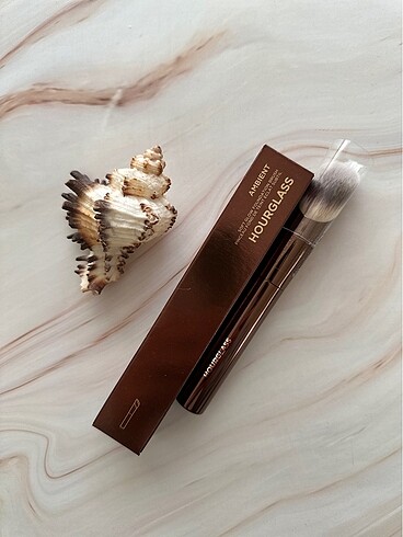Hourglass Soft Glow Foundation Brush