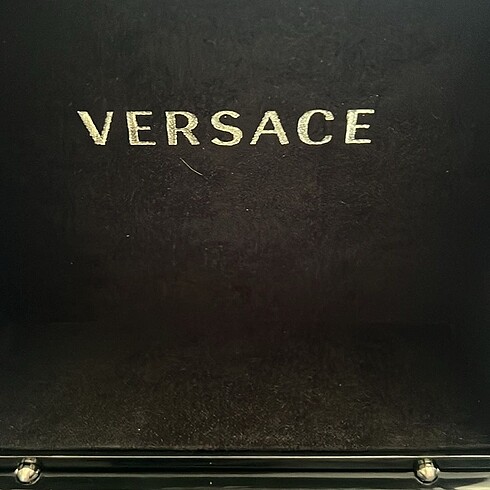 Beden Versace saat
