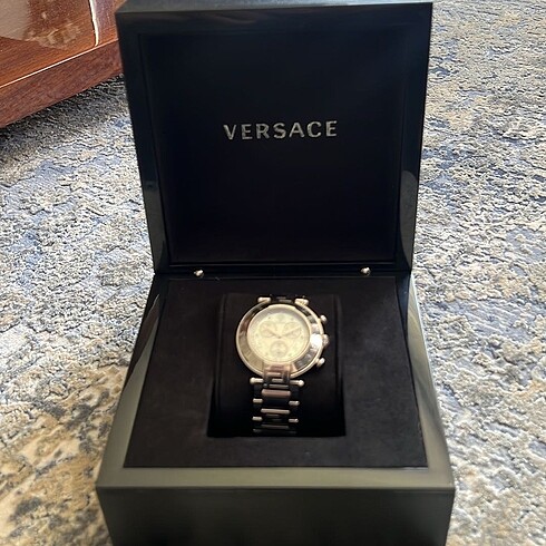 Versace saat