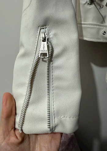 Beyaz Kemerli Kısa Deri Ceket - Görsel 2