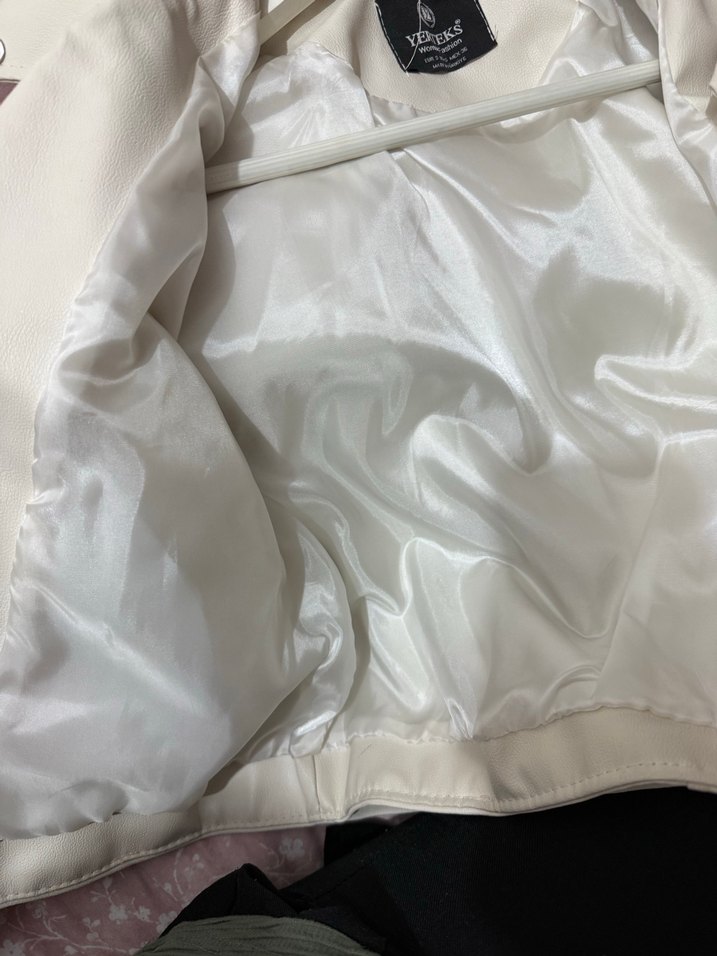 Beyaz Kemerli Kısa Deri Ceket - Görsel 5