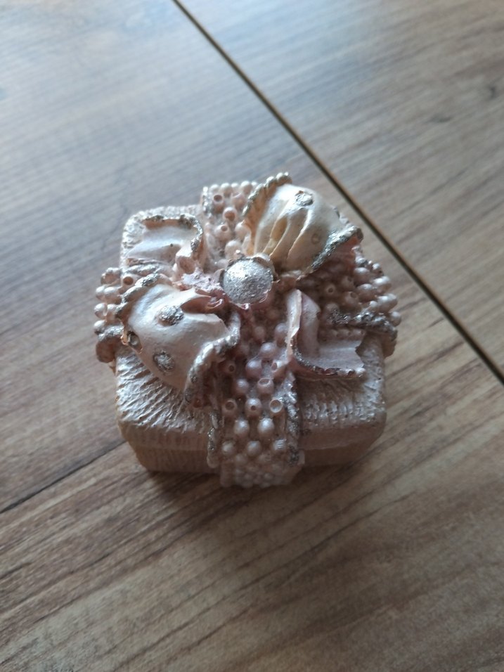 Bej Parlak Hediyelik Biblo - Görsel 3