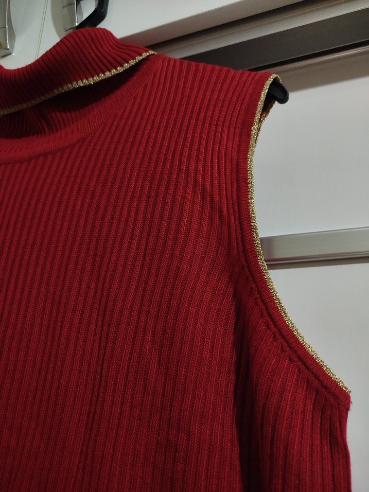 Kırmızı Yün Örgü Kolsuz Yüksek Yaka Kazak - Görsel 2