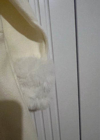 Beyaz Kürklü Midi Kız Çocuk Kaban - Görsel 5