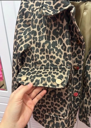 Düğmeli Leopar Desenli Deri Kadın Ceket - Görsel 4