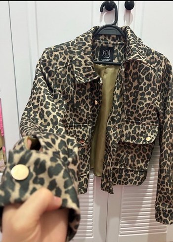 Düğmeli Leopar Desenli Deri Kadın Ceket - Görsel 2