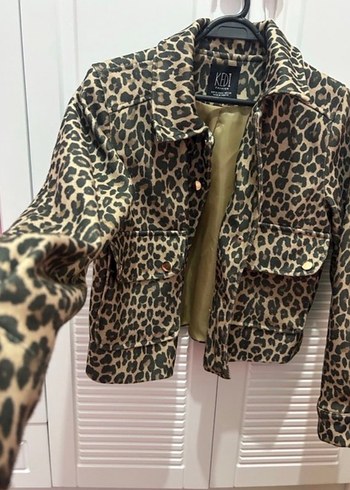 Düğmeli Leopar Desenli Deri Kadın Ceket - Görsel 7