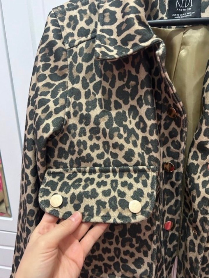 Düğmeli Leopar Desenli Deri Kadın Ceket - Görsel 3