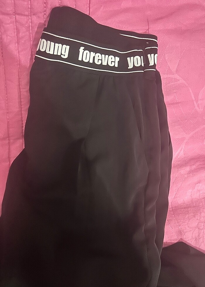 Siyah parlak kumaş pantolon - Görsel 4