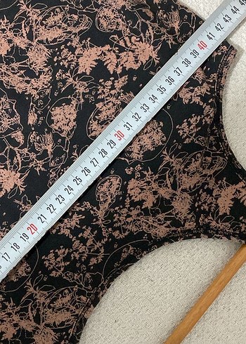 Detaylı V Yakalı Kahverengi Kadın Atlet - Görsel 5