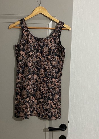 Detaylı V Yakalı Kahverengi Kadın Atlet - Görsel 4