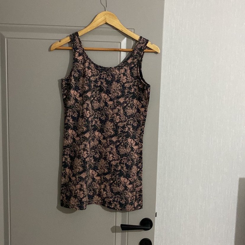 Detaylı V Yakalı Kahverengi Kadın Atlet - Görsel 4