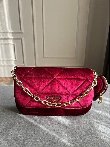 Prada kadife çanta