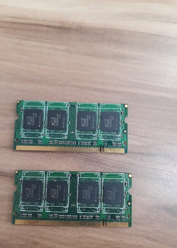 Diğer Mavi A-Data DDR2 1 gb RAM Modülleri
