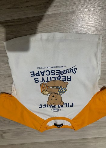 34 Beden kırmızı Renk Kırmızı tişört ve krop