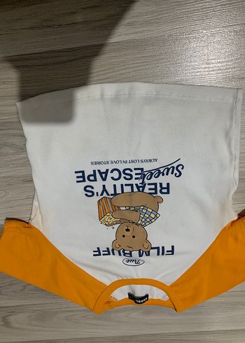 34 Beden Kırmızı tişört ve krop