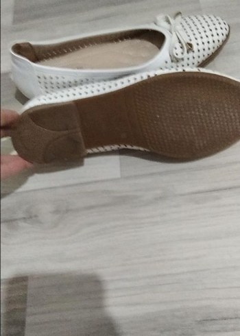 Beyaz Dolgu Topuklu Kadın Babet