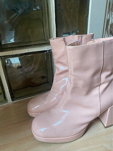 Catwalk Junkie Pembe bot