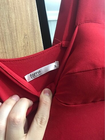 s Beden kırmızı Renk KIRMIZI ASKILI ELBİSE