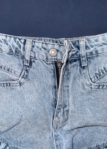 Trendyol & Milla Kadın Mavi Renkli Fringeli Denim Şort