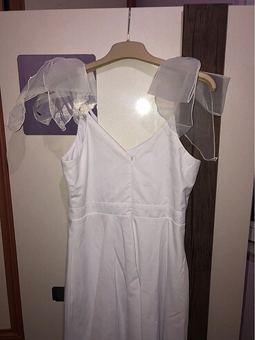 38 Beden Fiyonk detaylı beyaz elbise