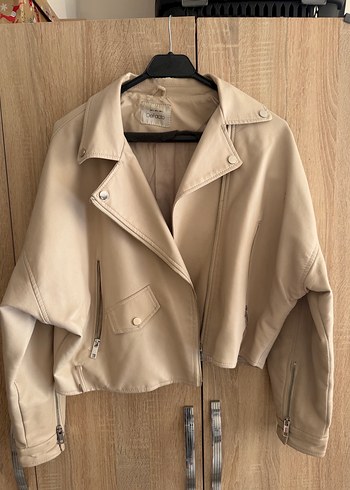 Bej Kemerli Kısa Kadın Deri Ceket - Görsel 2