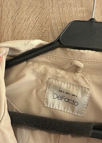 Bej Kemerli Kısa Kadın Deri Ceket - Görsel 5