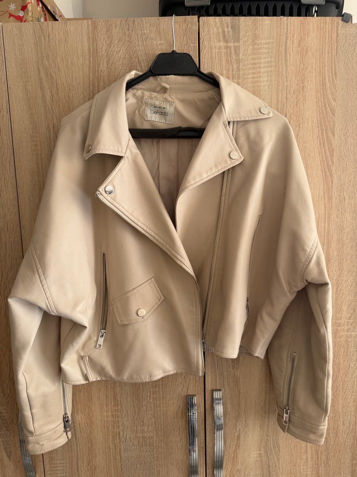 Bej Kemerli Kısa Kadın Deri Ceket - Görsel 2