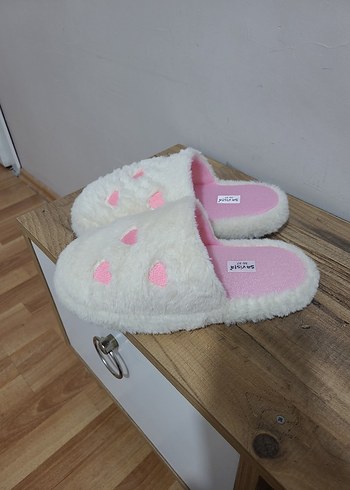 Nakışlı Beyaz Peluş Kadın Ev Terliği - Görsel 15