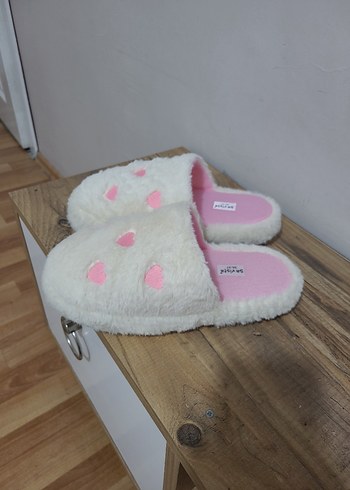 Nakışlı Beyaz Peluş Kadın Ev Terliği - Görsel 12