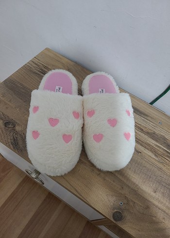 Nakışlı Beyaz Peluş Kadın Ev Terliği - Görsel 16