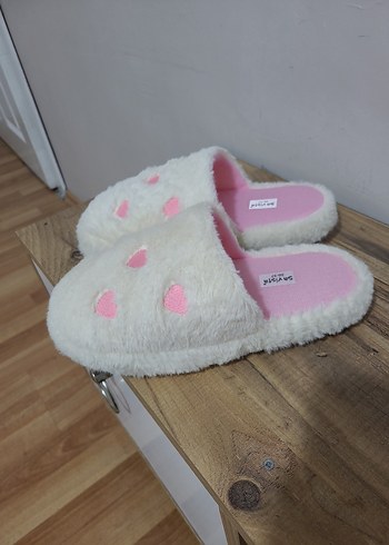 Nakışlı Beyaz Peluş Kadın Ev Terliği - Görsel 14