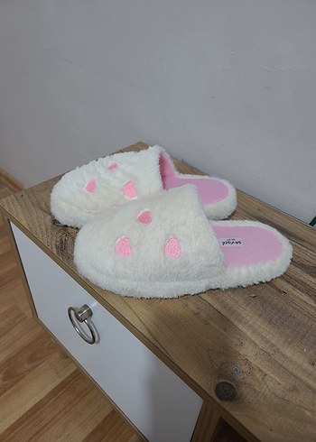 Nakışlı Beyaz Peluş Kadın Ev Terliği - Görsel 17