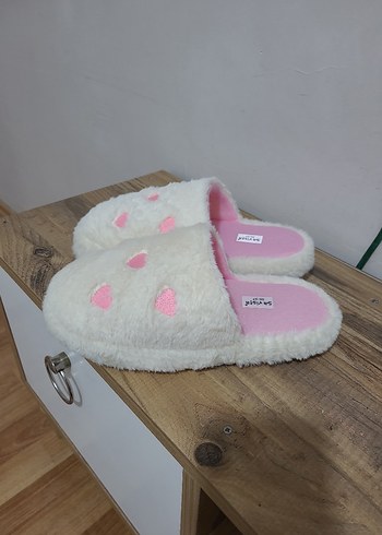 Nakışlı Beyaz Peluş Kadın Ev Terliği - Görsel 10